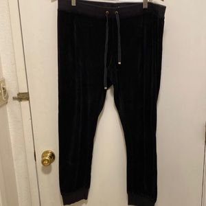 Black extra large floor pants tapered ankle.